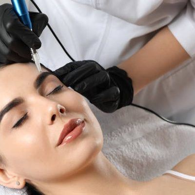 Professional aesthetic treatment performed near the eyebrow